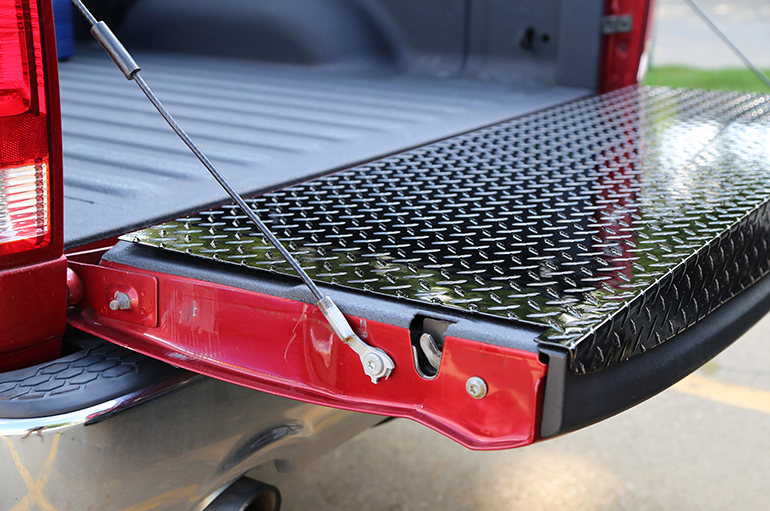 Dee Zee Black Tread Tailgate Protector Dee Zee Black Tread Tailgate Protector