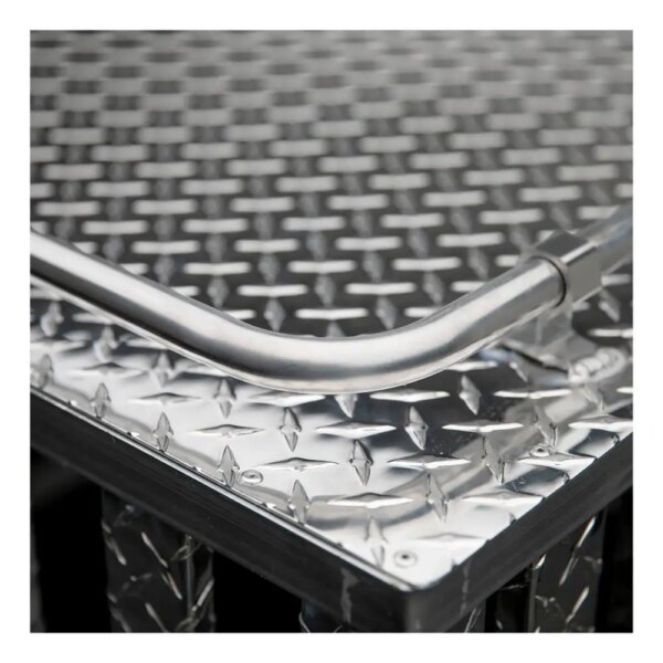 UWS Bright Aluminum 36" X 36" Single-Door Dog Box - Image 2